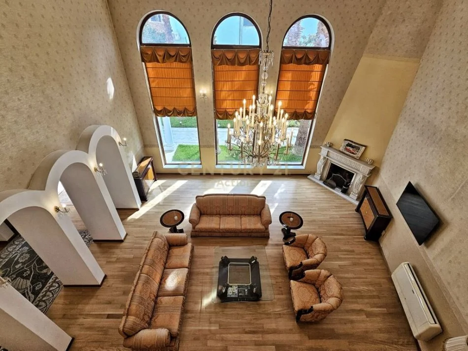 Tirane, shitet Vile 3 Katshe Kati 3, 900 m² 2.500.000 € (Rruga e Dibrës)