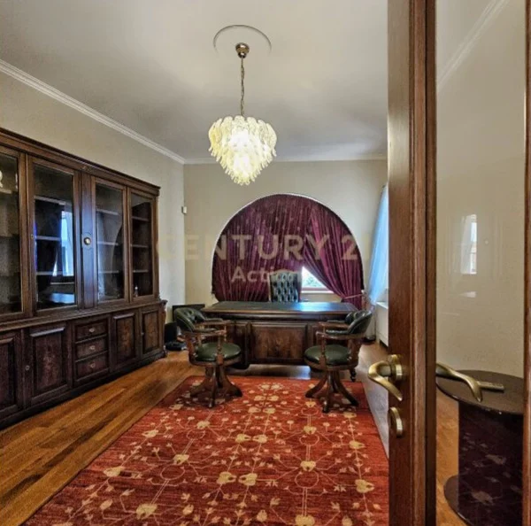 Tirane, shitet Vile 3 Katshe Kati 3, 900 m² 2.500.000 € (Rruga e Dibrës)