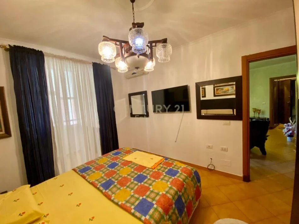 Tirane, jepet me qera 1+1 Kati 4, 700 € (air albania)