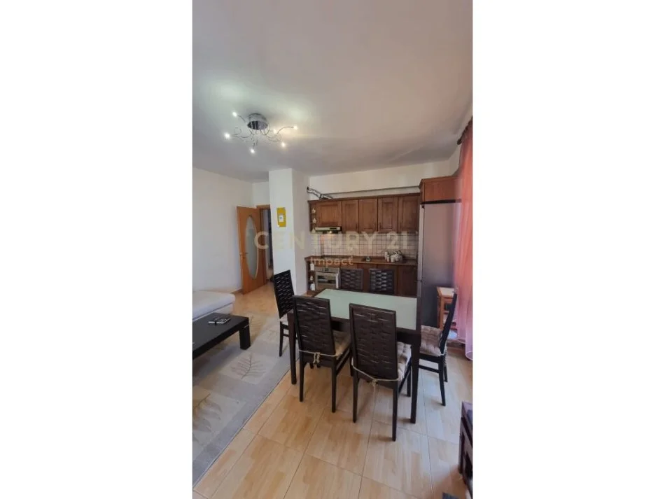 Tirane, jap me qera apartament 2+1 Kati 4, 115 m² 700 € 