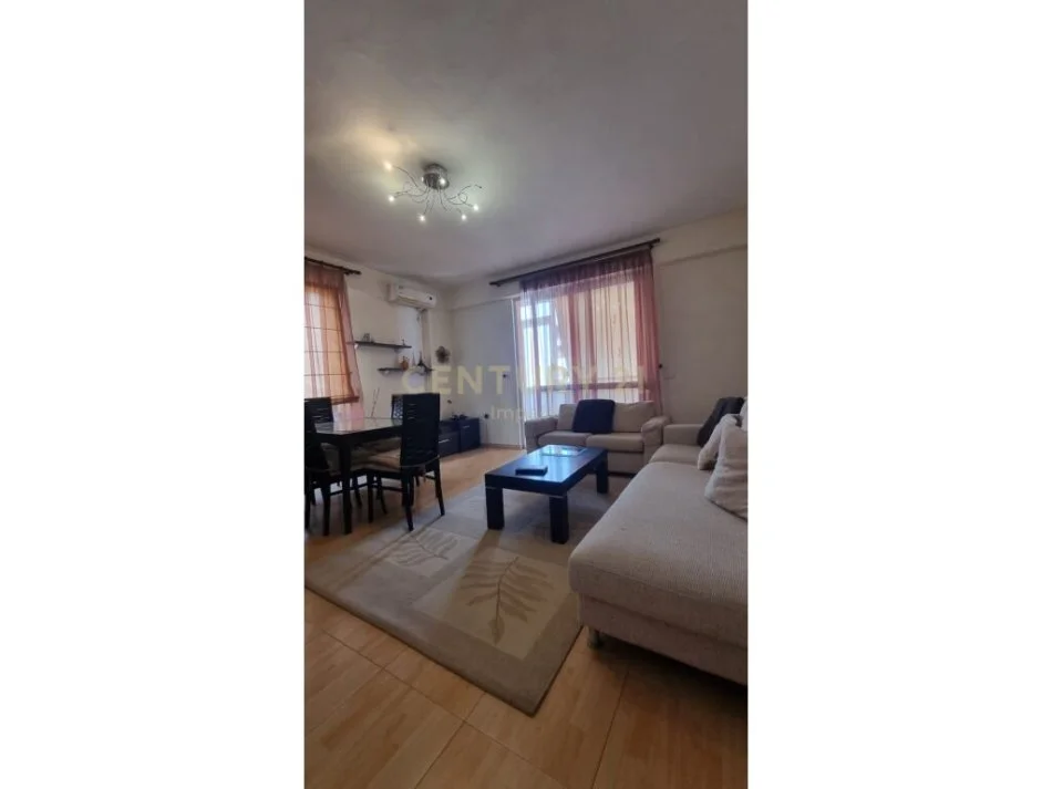 Tirane, jap me qera apartament 2+1 Kati 4, 115 m² 700 € 