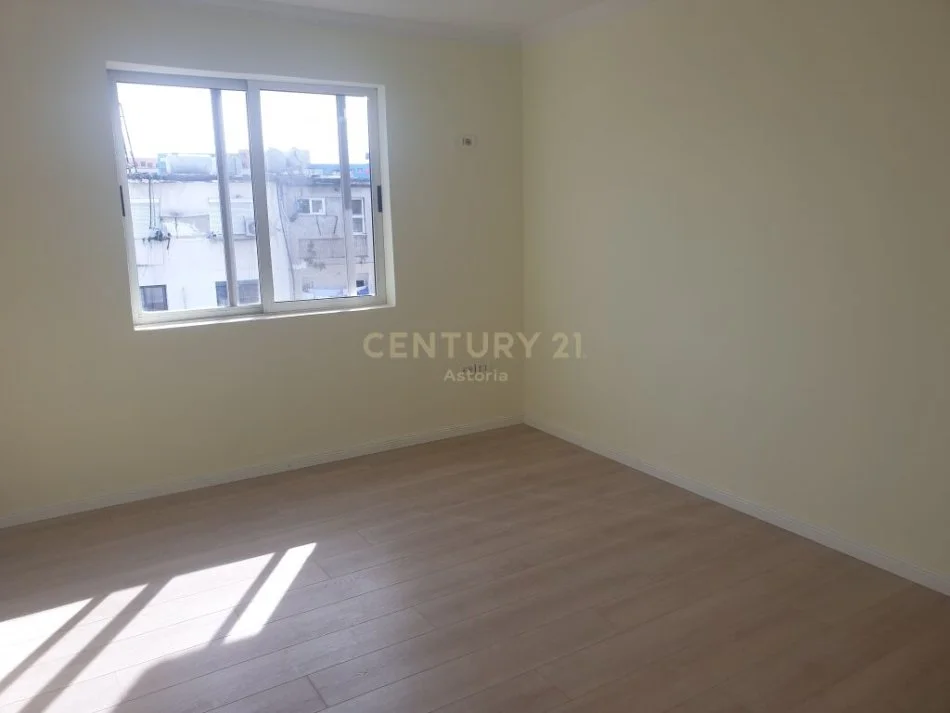 Tirane, shitet apartament Kati 5, 57 m² 82.000 € (Ali Demi)