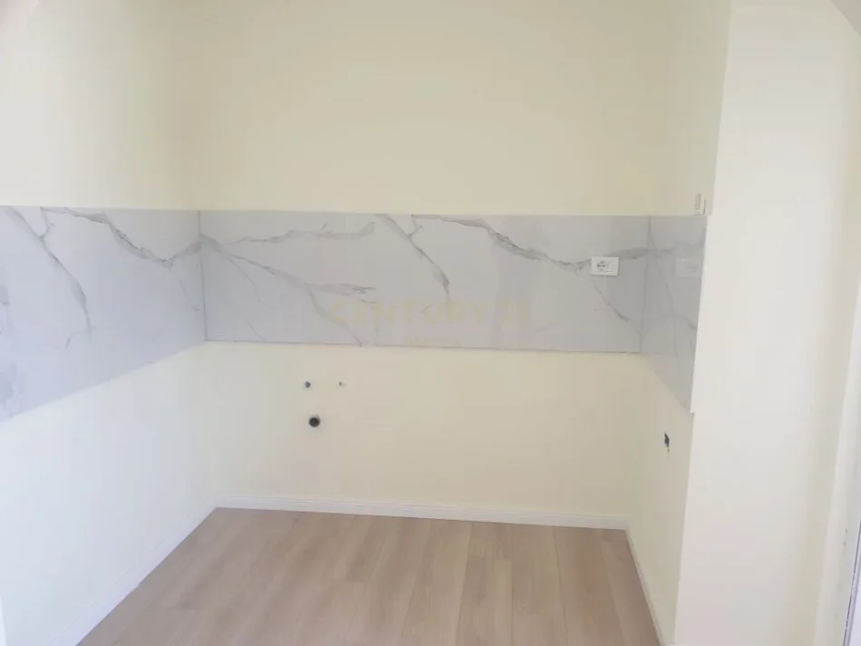 Tirane, shitet apartament Kati 5, 57 m² 82.000 € (Ali Demi)
