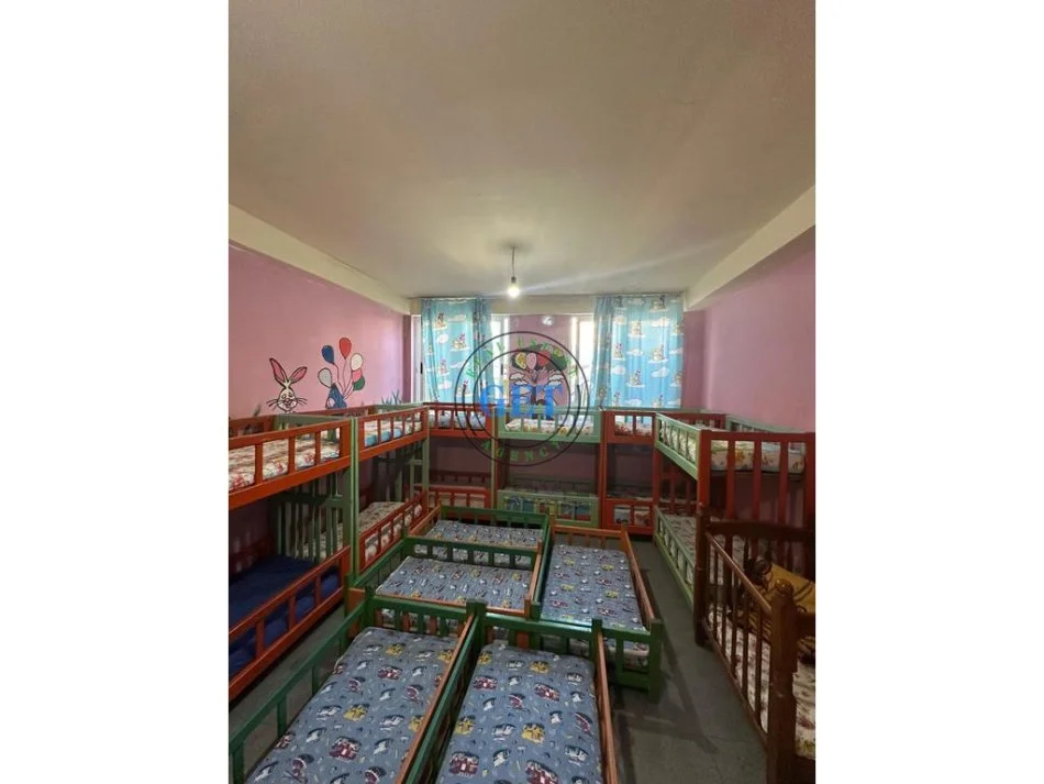 Durres, jepet me qera Kopsht fëmijësh ,Kati 1, 400 m² 1.200 € (Spitalle)