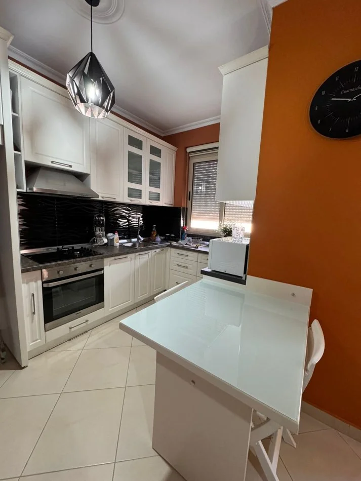 Durres, jepet me qera apartament 2+1+Ballkon Kati 10, 400 € 