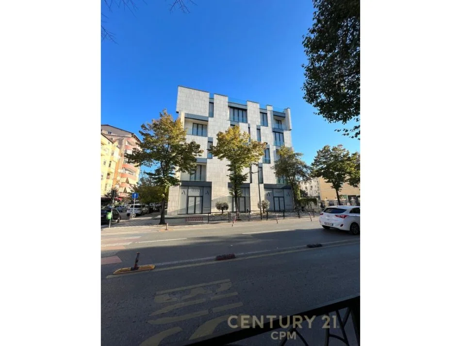 Tirane, jepet me qera ambjent biznesi Kati 0, 26.202 m² 35.000 € (JEPET ME QIRA GODINE SHERBIMI NE RRUGEN E DURRESIT!!)