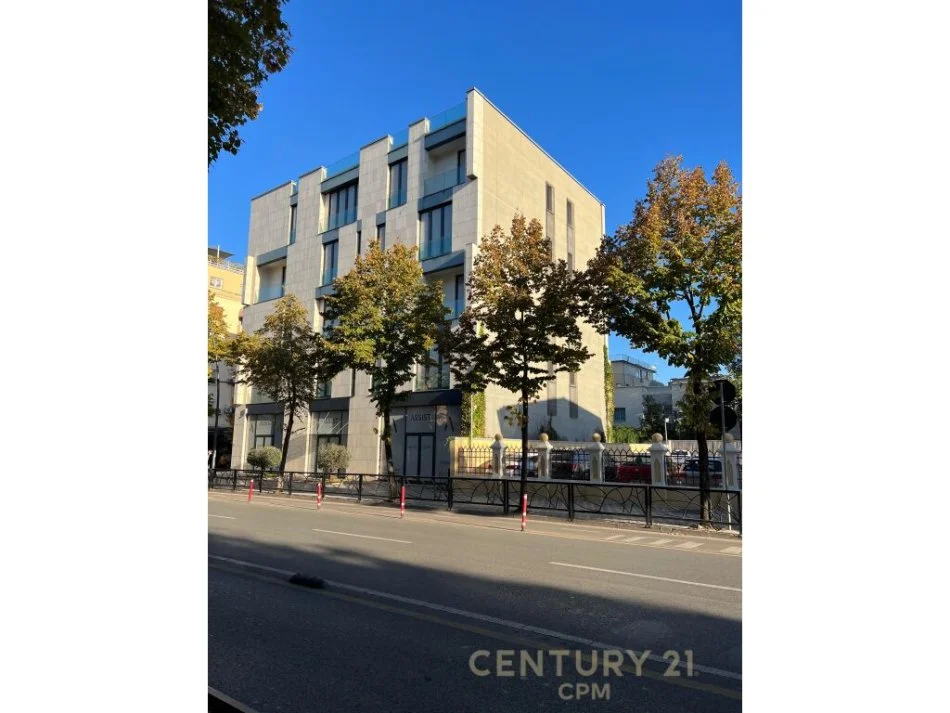 Tirane, jepet me qera ambjent biznesi Kati 0, 26.202 m² 35.000 € (JEPET ME QIRA GODINE SHERBIMI NE RRUGEN E DURRESIT!!)