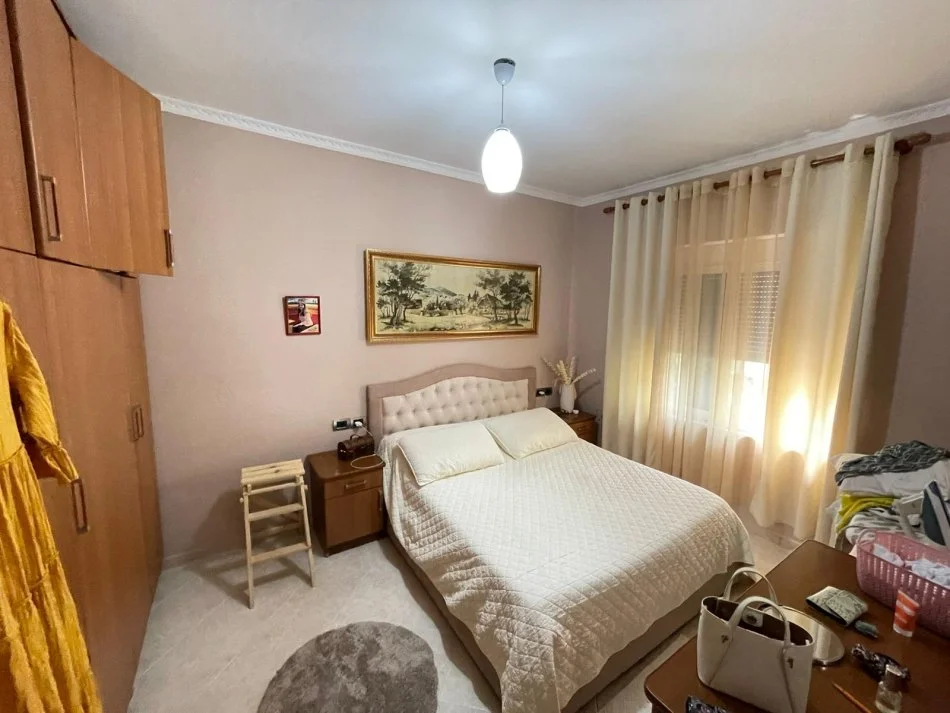 Tirane, jepet me qera apartament 1+1 Kati 4, 58 m² 550 € (Rruga myslym shyri)