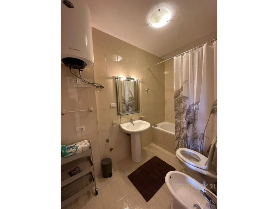 Tirane, jepet me qera apartament Kati 7, 143 m² 800 € 