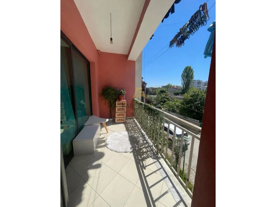 Tirane, shitet apartament 1+1+Ballkon Kati 1, 96 m² 92.000 € (Zona e 3-shit)
