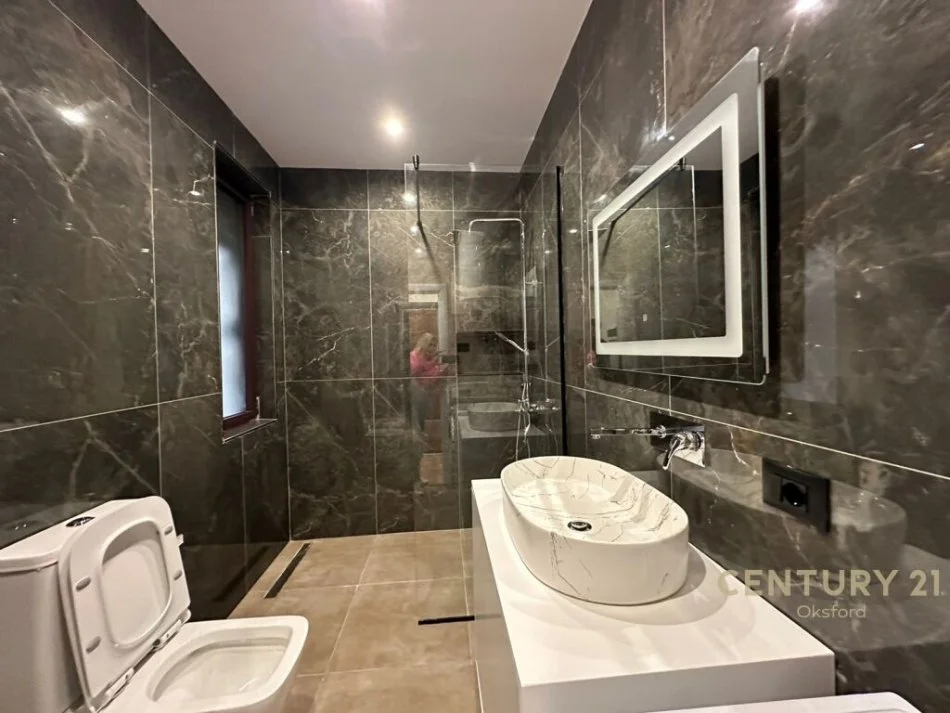 Tirane, shitet apartament 1+1+Ballkon , 56 m² 150.000 € (PAZARI RI)