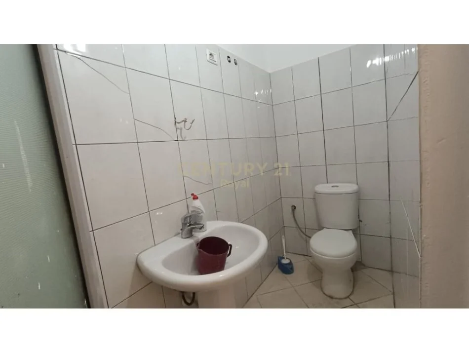 Tirane, shitet apartament 1+1 Kati 0, 45 m² 62.000 € (Pallati me shiigjeta)
