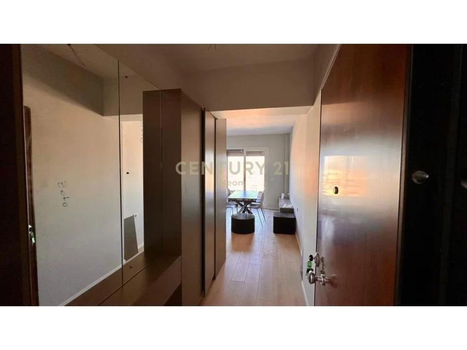 Tirane, jepet me qera apartament 1+1 Kati 7, 70 m² 700 € (Kodra e Diellit)
