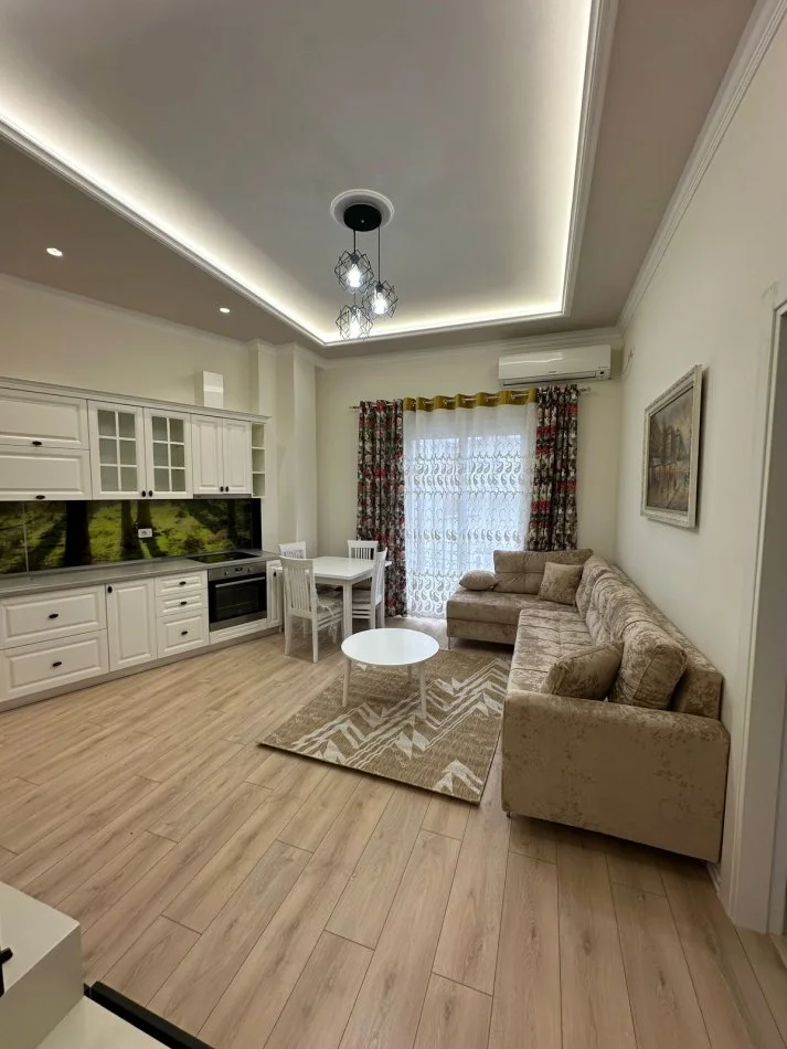 Tirane, jepet me qera apartament 2+1+Ballkon Kati 4, 90 m² 600 € (Liqeni Thate)