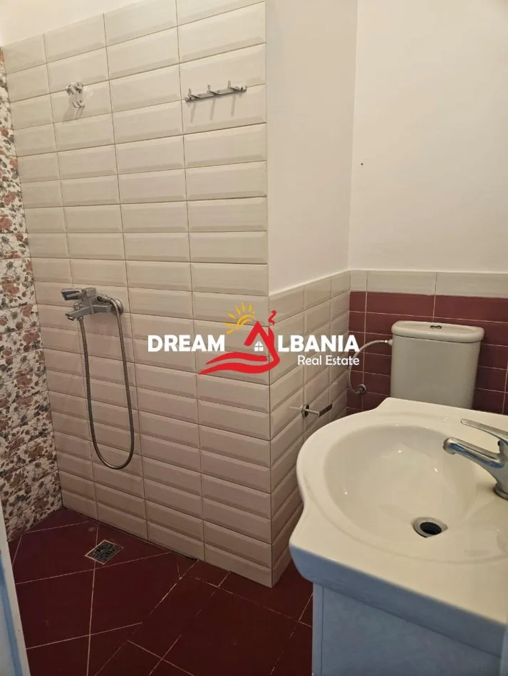 Tirane, jepet me qera apartament 3+1 Kati 3, 160 m² 550 € (Vilat Amerikane)