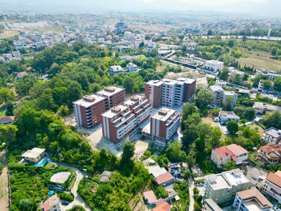 Tirane, shitet apartament 2+1+Ballkon Kati 4, 134 m² 226.000 € (Residenca Xheluks)