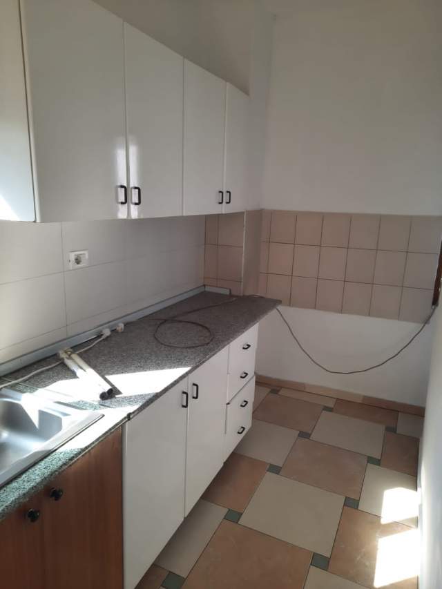 Tirane, jepet me qera 5 Maji 1+1+A+BLK Kati 2, 70 m² 220 Euro (ram sadria)