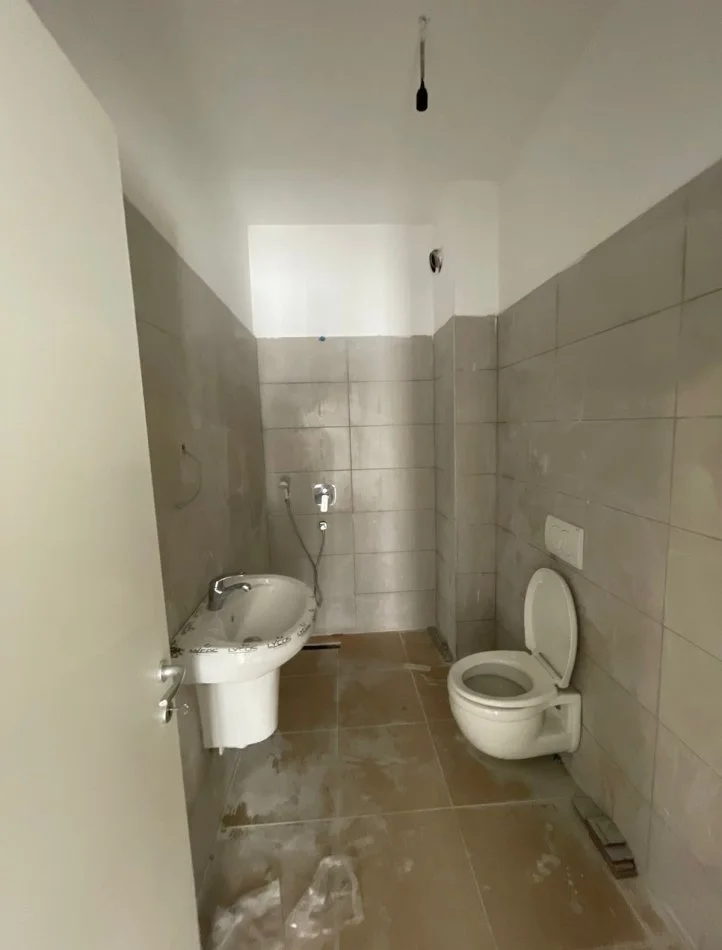 Tirane, shitet apartament 2+1 Kati 1, 91 m² 214.085 € (Rruga Barrikadave)