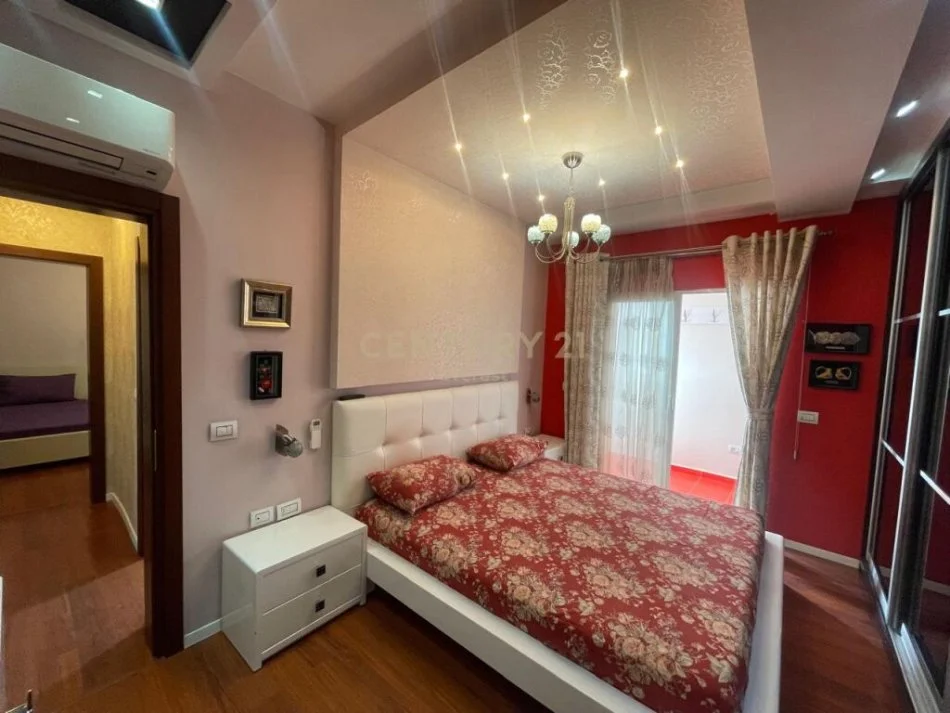 Tirane, jepet me qera apartament 2+1 Kati 4, 100 m² 900 € 