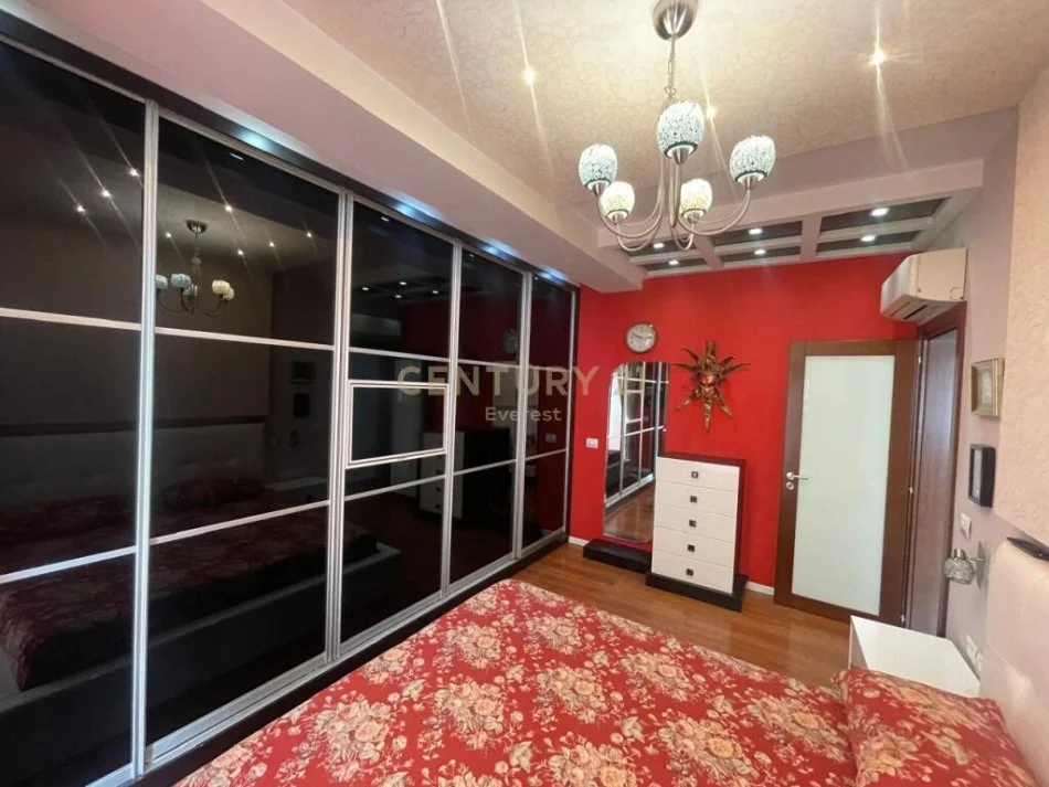 Tirane, jepet me qera apartament 2+1 Kati 4, 100 m² 900 € 