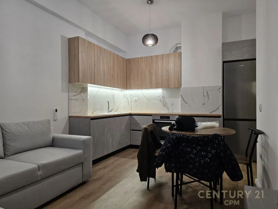 Tirane, jepet me qera apartament 1+1 Kati 7, 52 m² 500 € (ali dem)