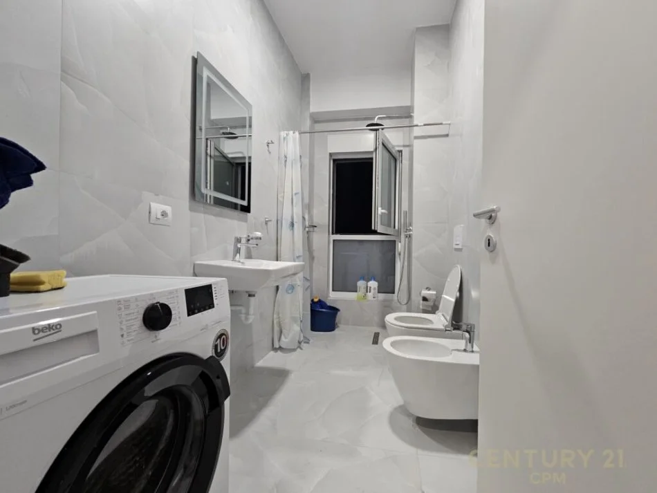 Tirane, jepet me qera apartament 1+1 Kati 7, 52 m² 500 € (ali dem)