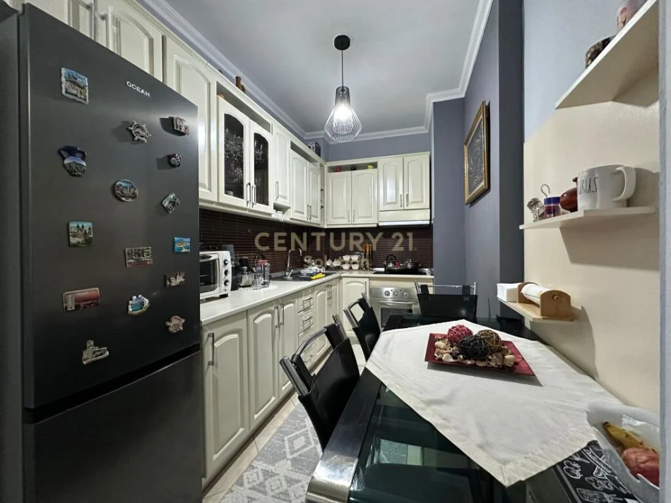 Tirane, shitet apartament 2+1 Kati 3, 88 m² 122.000 € (astir)