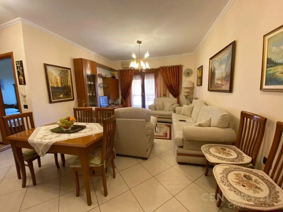 Tirane, jepet me qera apartament 1+1 Kati 4, 64 m² 600 € (rruga e kavajes)