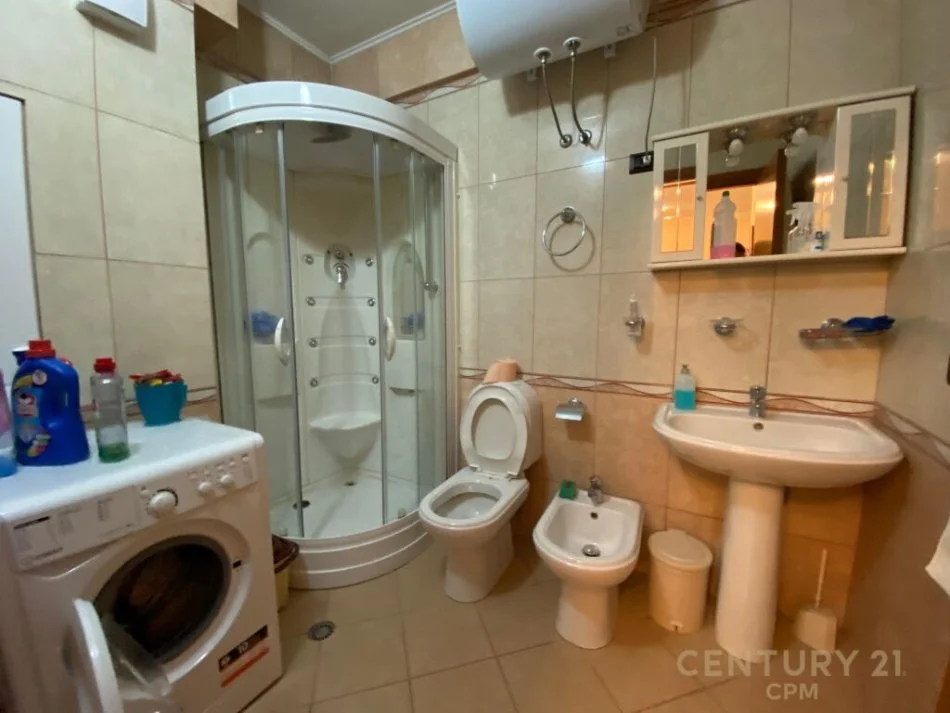Tirane, jepet me qera apartament 1+1 Kati 4, 64 m² 600 € (rruga e kavajes)