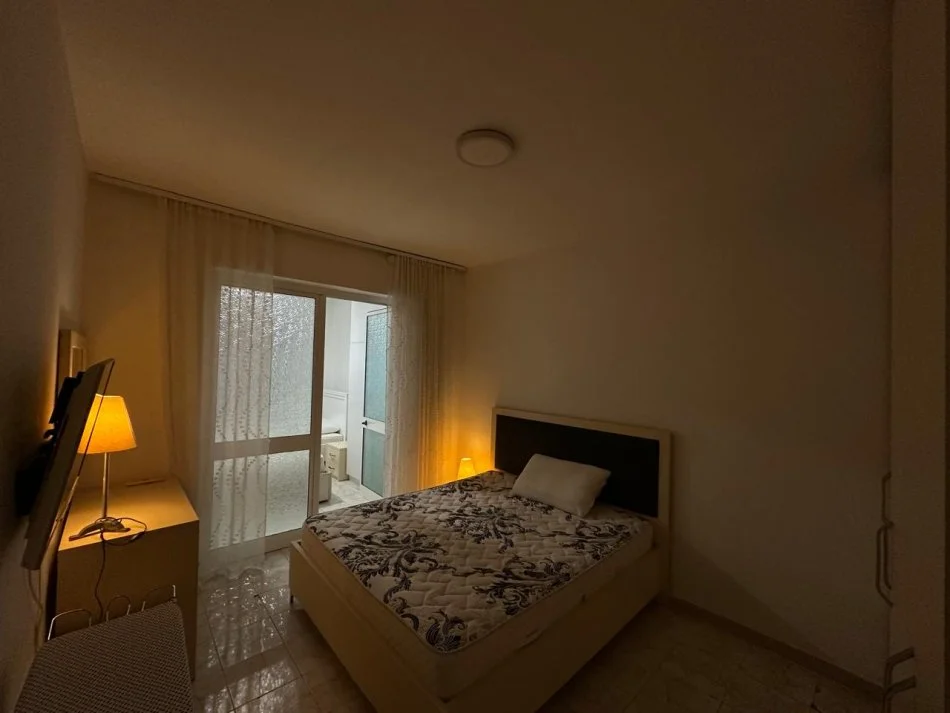 Tirane, jepet me qera apartament 2+1 Kati 2, 90 m² 600 € (Rruga e Elbasanit)