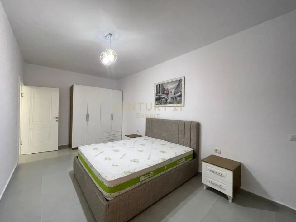 Tirane, jepet me qera apartament 1+1+Ballkon Kati 2, 70 m² 650 € 