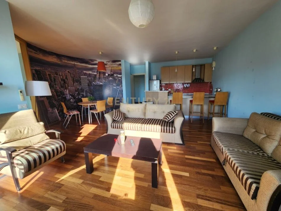 Tirane, jepet me qera apartament 2+1+Ballkon , 105 m² 650 € 