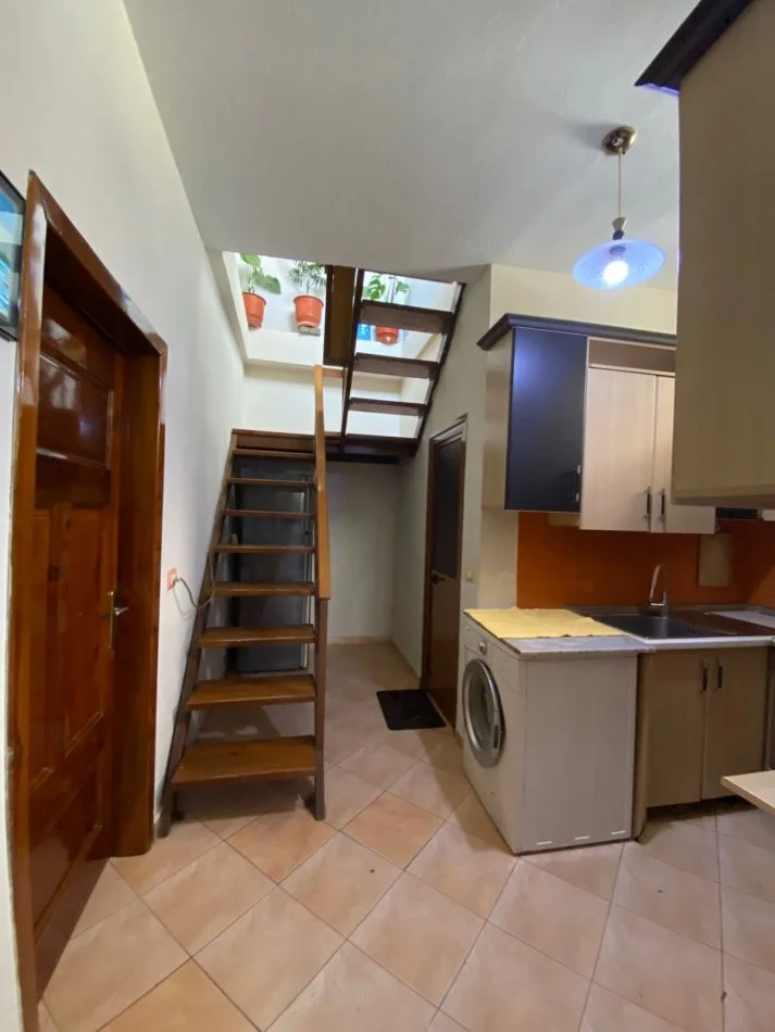 Tirane, jepet me qera apartament 3+1+Ballkon Kati 1, 80 m² 800 € (Bulevardit “Zogu i Parë”, Tiranë)