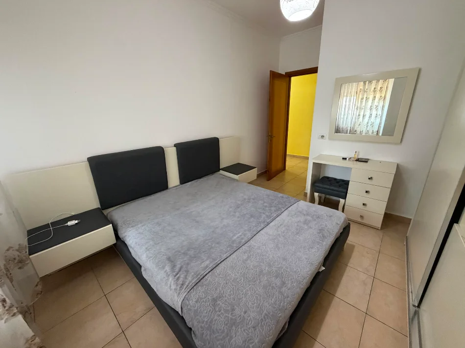 Tirane, jepet me qera apartament 2+1+Ballkon Kati 3, 95 m² 500 € (Apartament 2+1 Per Qera Prane Casa Italia Plotesisht I Mobiluar)