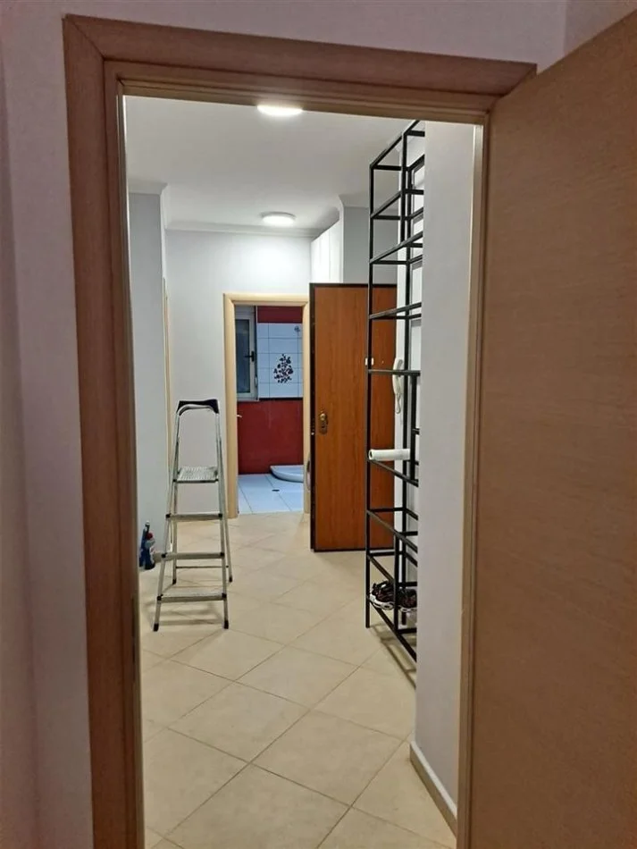 Tirane, jepet me qera apartament 2+1+Ballkon Kati 4, 107 m² 850 € (Liqeni i Thate)