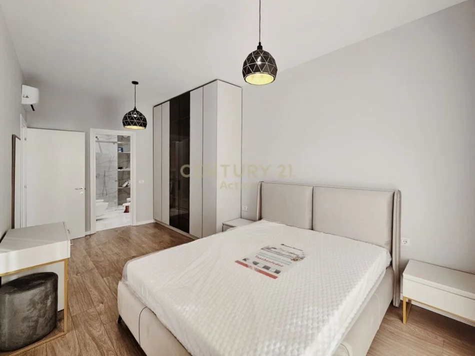 Tirane, jepet me qera apartament 2+1+Aneks+Ballkon Kati 1, 110 m² 1.100 € (TEG)