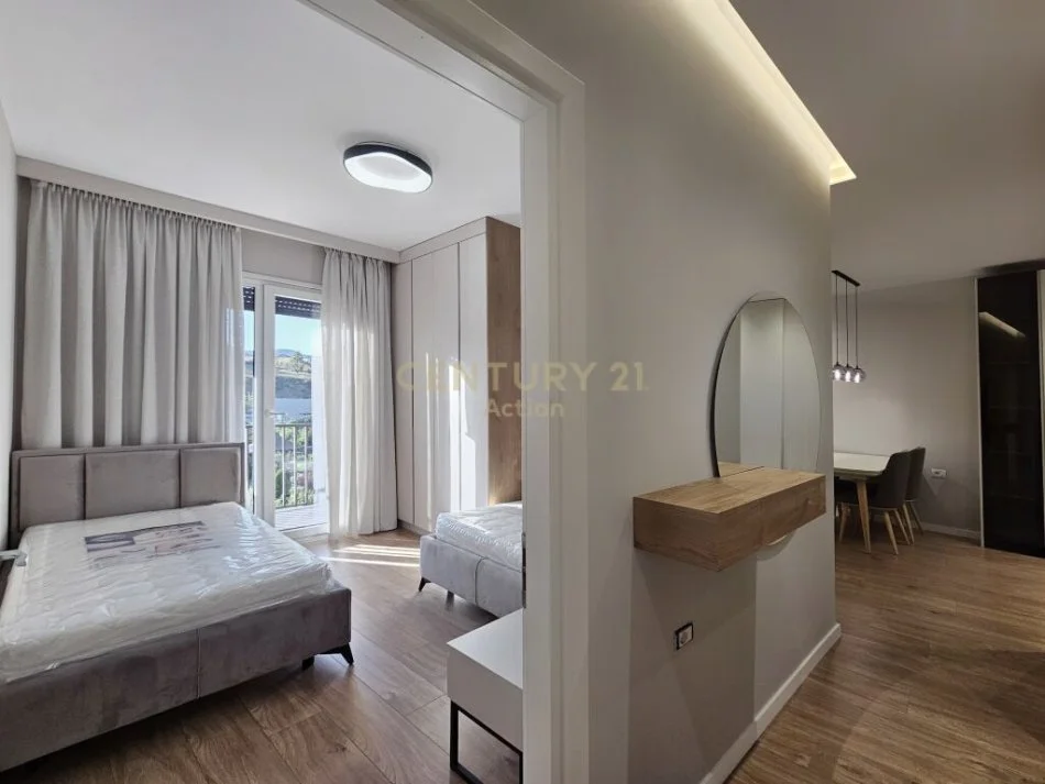 Tirane, jepet me qera apartament 2+1+Aneks+Ballkon Kati 1, 110 m² 1.100 € (TEG)