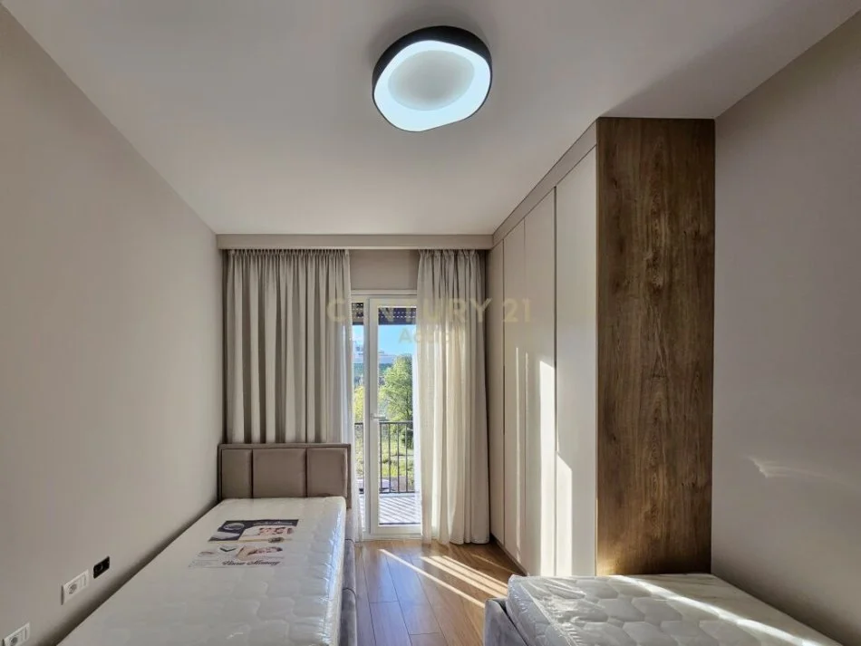 Tirane, jepet me qera apartament 2+1+Aneks+Ballkon Kati 1, 110 m² 1.100 € (TEG)