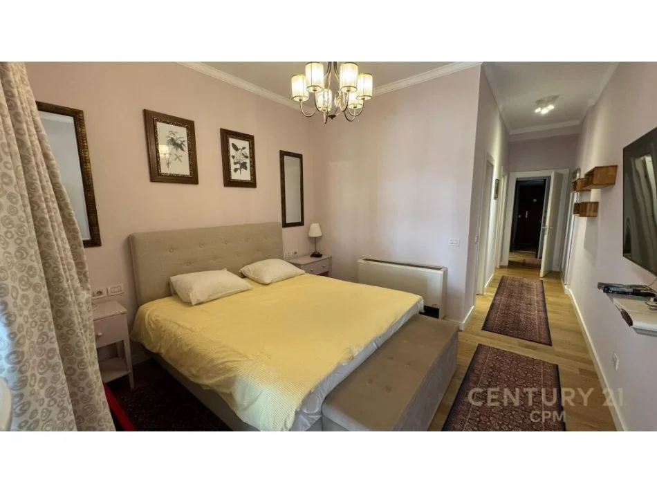 Tirane, jepet me qera apartament 3+1 Kati 6, 170 m² 3.000 € (Garda)