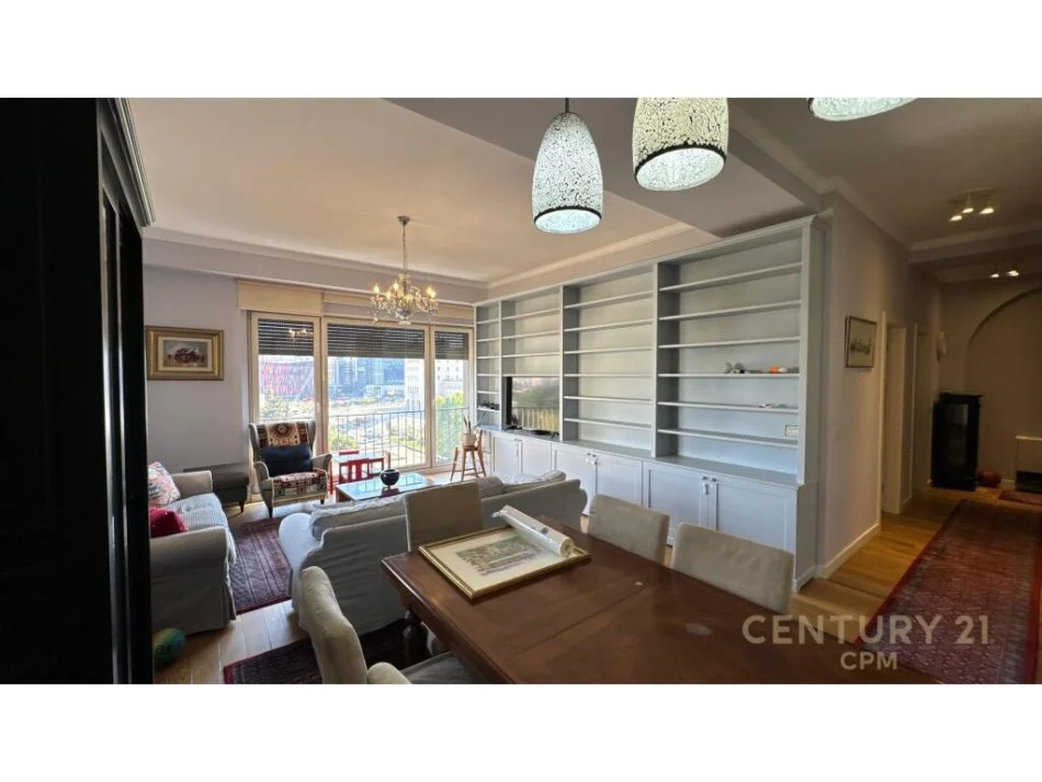 Tirane, jepet me qera apartament 3+1 Kati 6, 170 m² 3.000 € (Garda)