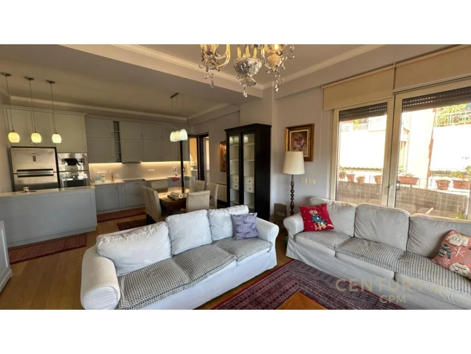 Tirane, jepet me qera apartament 3+1 Kati 6, 170 m² 3.000 € (Garda)