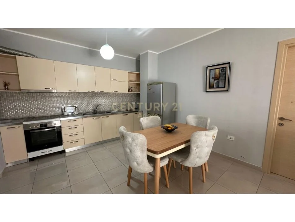 Tirane, jepet me qera apartament 2+1 Kati 3, 96 m² 600 € (Restorant Durresi!)