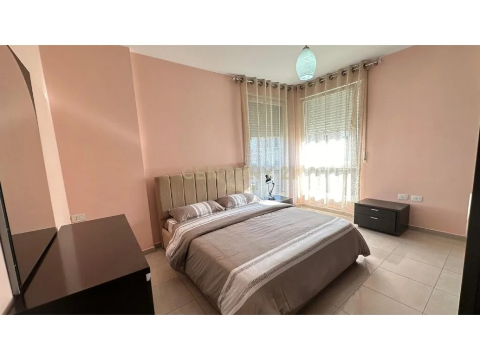 Tirane, jepet me qera apartament 2+1 Kati 3, 96 m² 600 € (Restorant Durresi!)