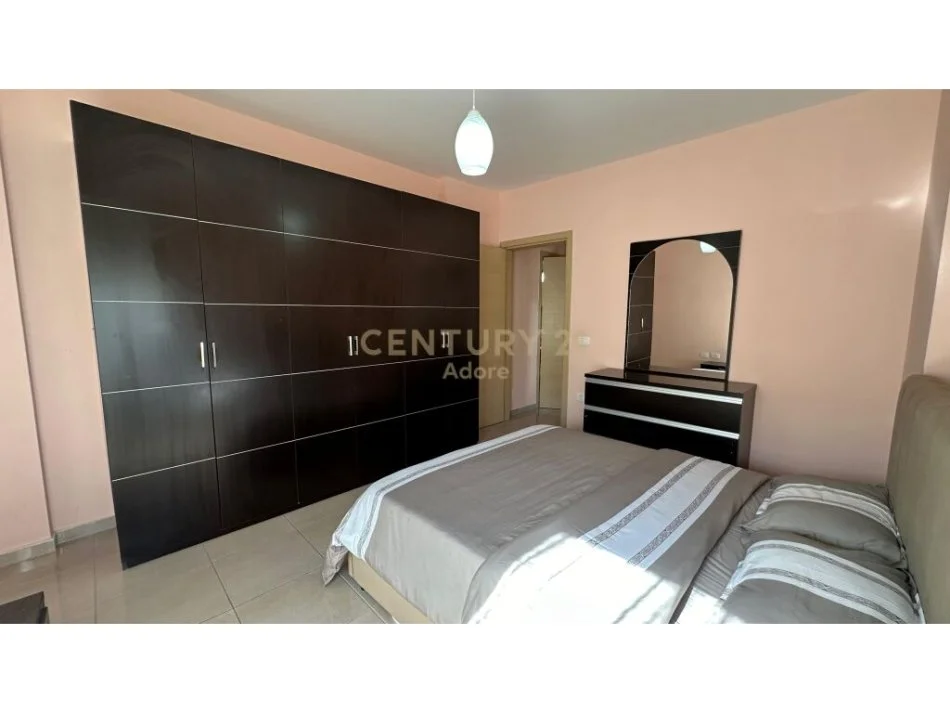 Tirane, jepet me qera apartament 2+1 Kati 3, 96 m² 600 € (Restorant Durresi!)