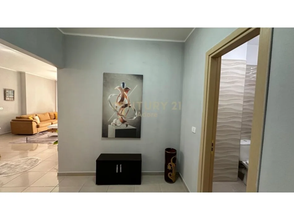 Tirane, jepet me qera apartament 2+1 Kati 3, 96 m² 600 € (Restorant Durresi!)