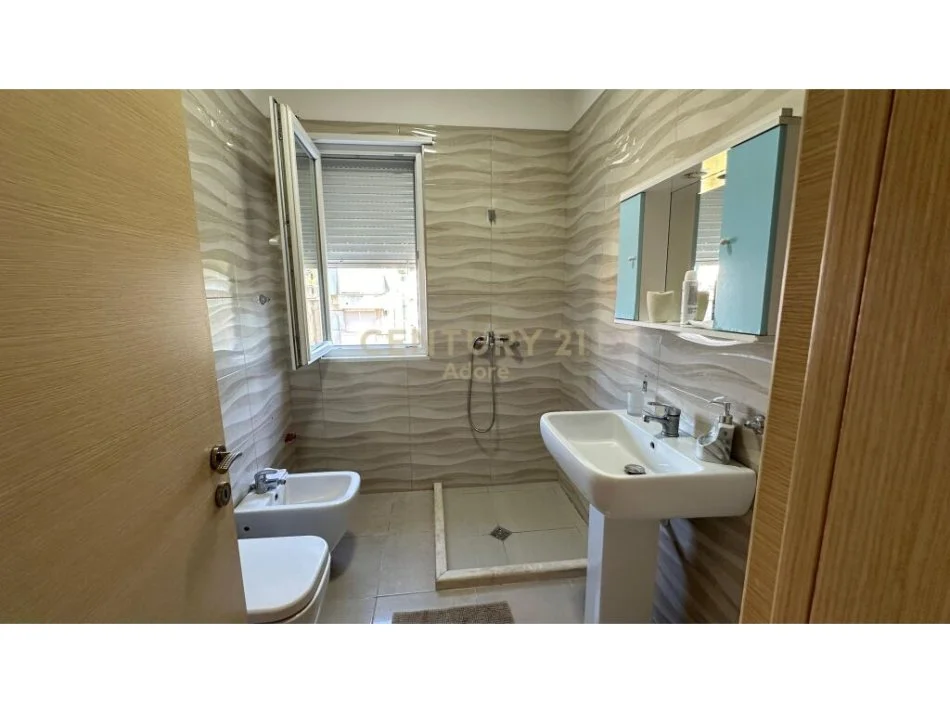 Tirane, jepet me qera apartament 2+1 Kati 3, 96 m² 600 € (Restorant Durresi!)