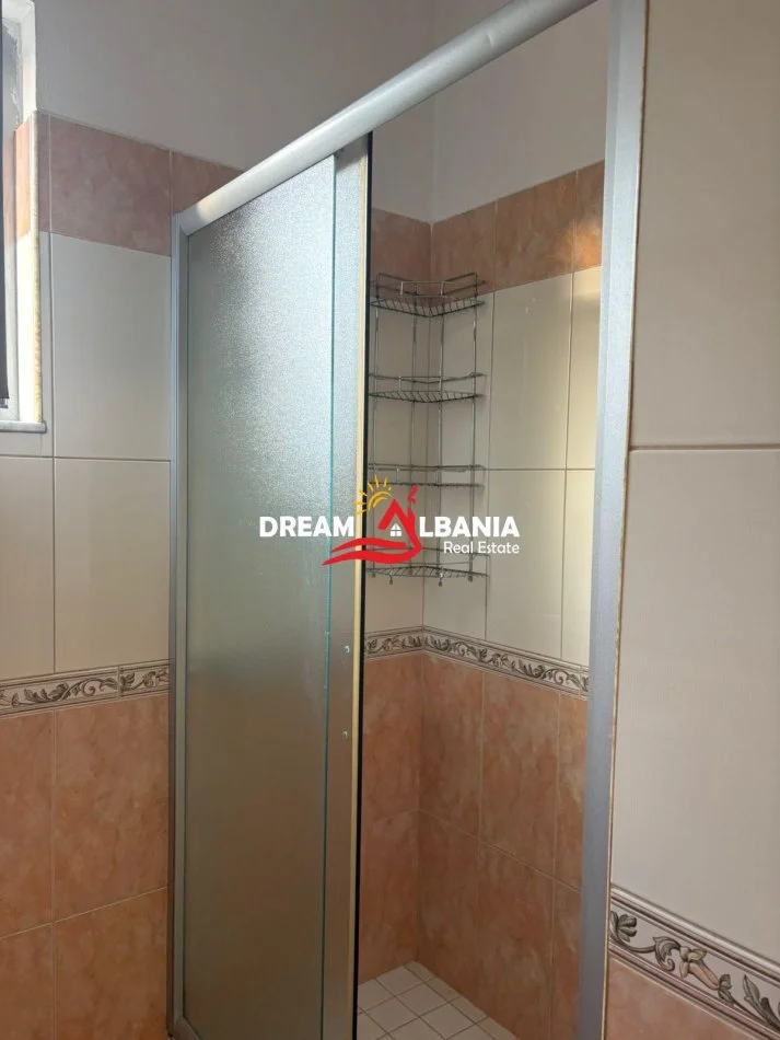 Tirane, jepet me qera apartament 2+1 , 90 m² 600 € (Pallati i Brigadave)