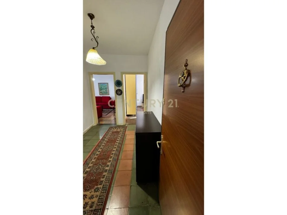 Tirane, shitet apartament 1+1 Kati 3, 63 m² 130.000 € (Rruga Kavajes)