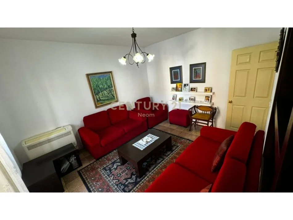 Tirane, shitet apartament 1+1 Kati 3, 63 m² 130.000 € (Rruga Kavajes)