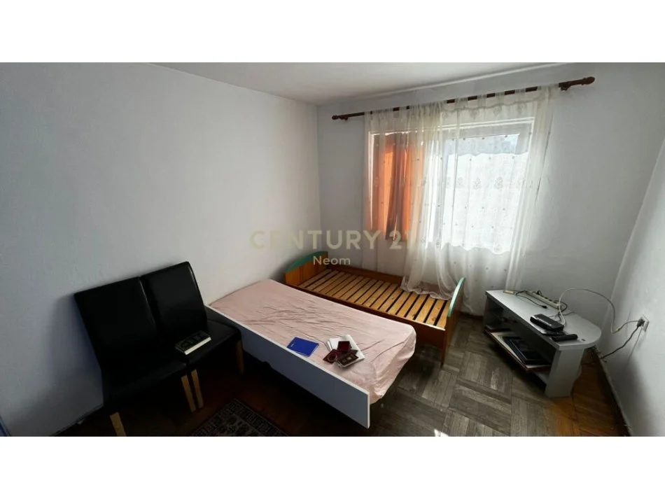 Tirane, shitet apartament 1+1 Kati 3, 63 m² 130.000 € (Rruga Kavajes)